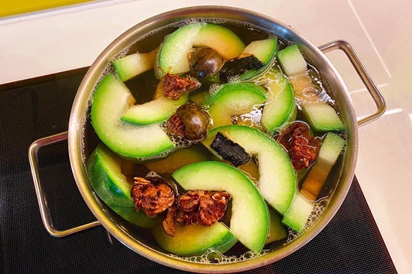 Sau khi uống nước luộc quả n&agrave;y trong 15 ng&agrave;y t&ocirc;i giảm 5kg, da v&agrave; ch&acirc;n săn chắc: N&oacute; đầy chợ Việt quanh năm, gi&aacute; lại rẻ hều- Ảnh 1.