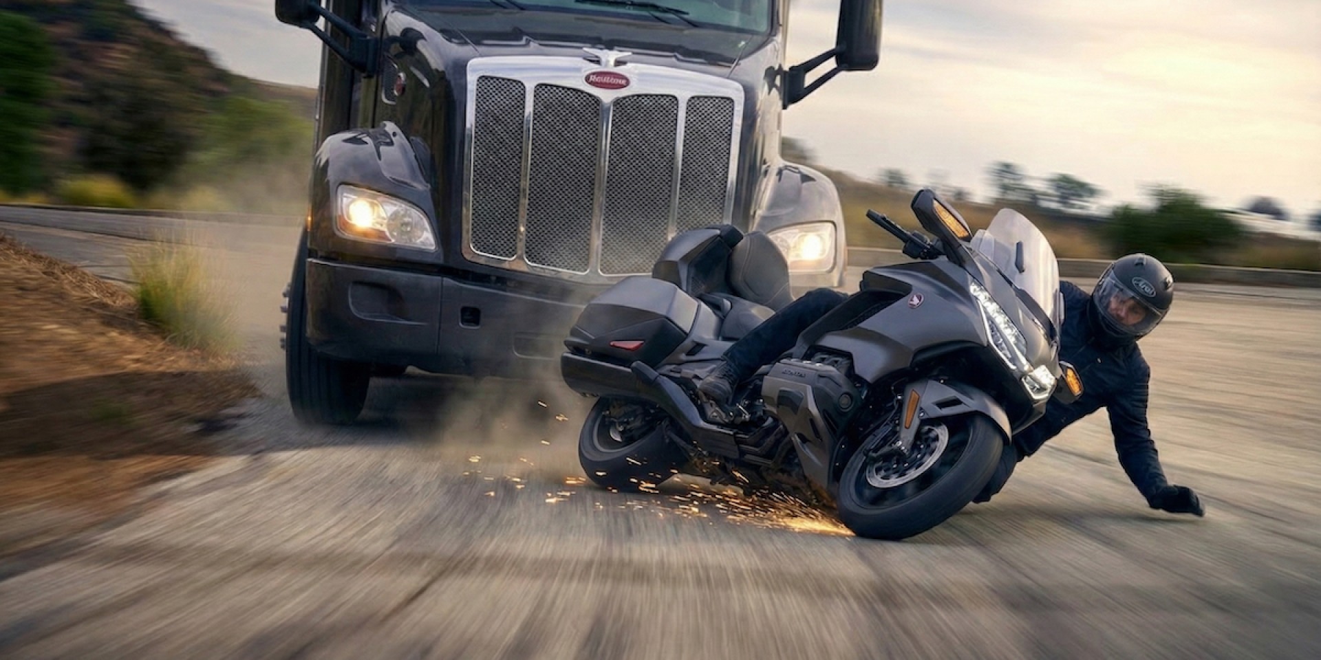 Honda gây chấn động với bằng sáng chế công nghệ tự động đánh lái giúp xe máy "né" tai nạn trong gang tấc - Ảnh 2.