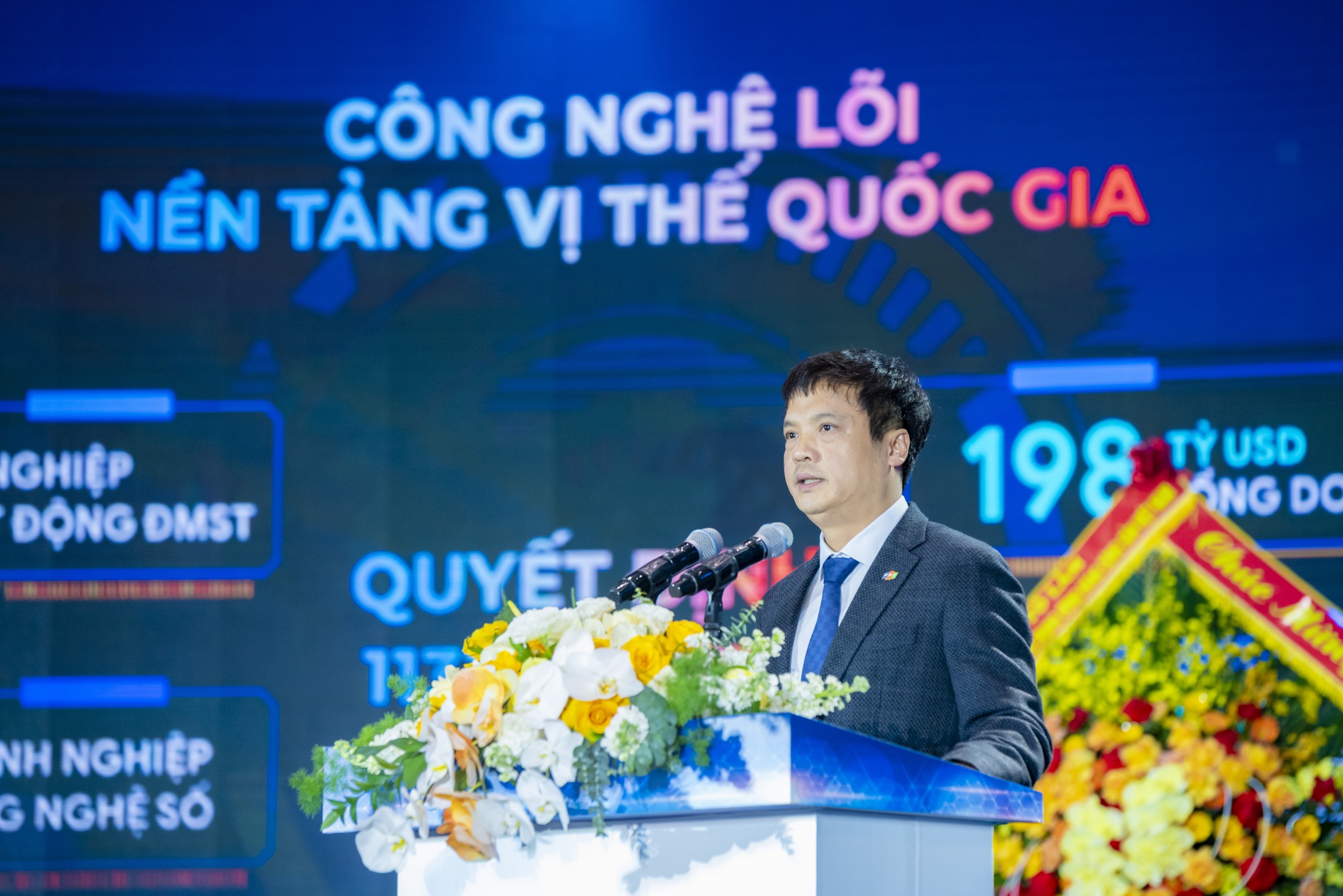 Tổng gi&aacute;m đốc FPT: L&agrave;m chủ c&ocirc;ng nghệ l&otilde;i để phụng sự quốc gia v&agrave; vươn ra to&agrave;n cầu- Ảnh 1.