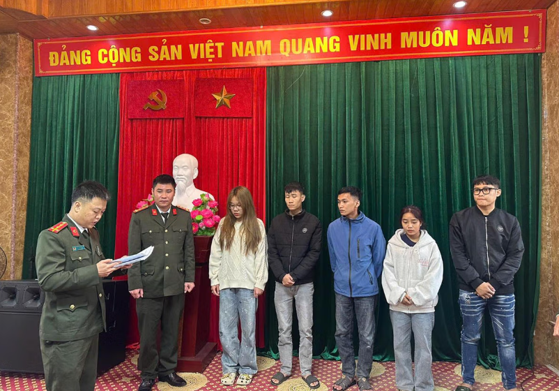 Khởi tố 5 đối tượng mua b&aacute;n t&agrave;i khoản ng&acirc;n h&agrave;ng phục vụ đ&aacute;nh bạc - Ảnh 1.