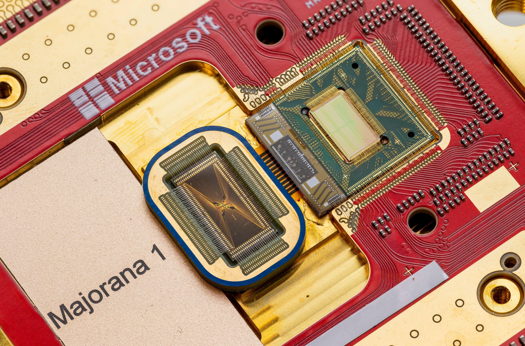 Microsoft giới thiệu chip lượng tử đầu tiên của mình, hứa hẹn đưa nhân loại tiến vào kỷ nguyên điện toán lượng tử chỉ trong vài năm tới- Ảnh 1.