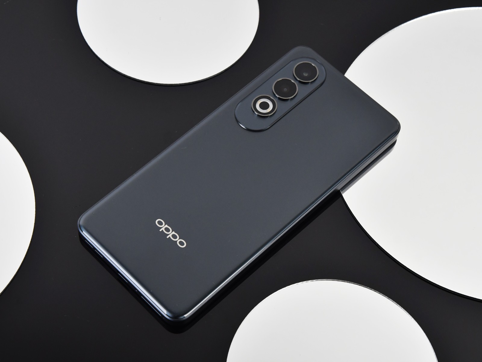 Cạnh tranh Xiaomi và iQOO, OPPO chuẩn bị ra mắt điện thoại giá rẻ cấu hình mạnh: Chip flagship 