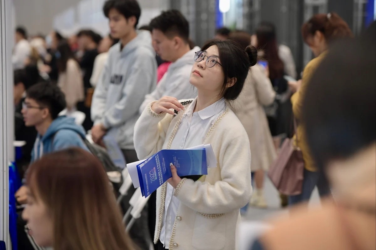 Làn sóng thất nghiệp bị càn quét bởi “cơn bão AI”: Đến cả sinh viên y khoa cũng điêu đứng tìm việc!- Ảnh 4.