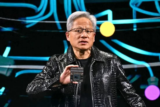 Không phải Chat GPT hay DeepSeek, CEO Nvidia chỉ ra một công cụ ông sử dụng hằng ngày: "Tôi khuyến khích mọi người sử dụng loại AI này"- Ảnh 1.