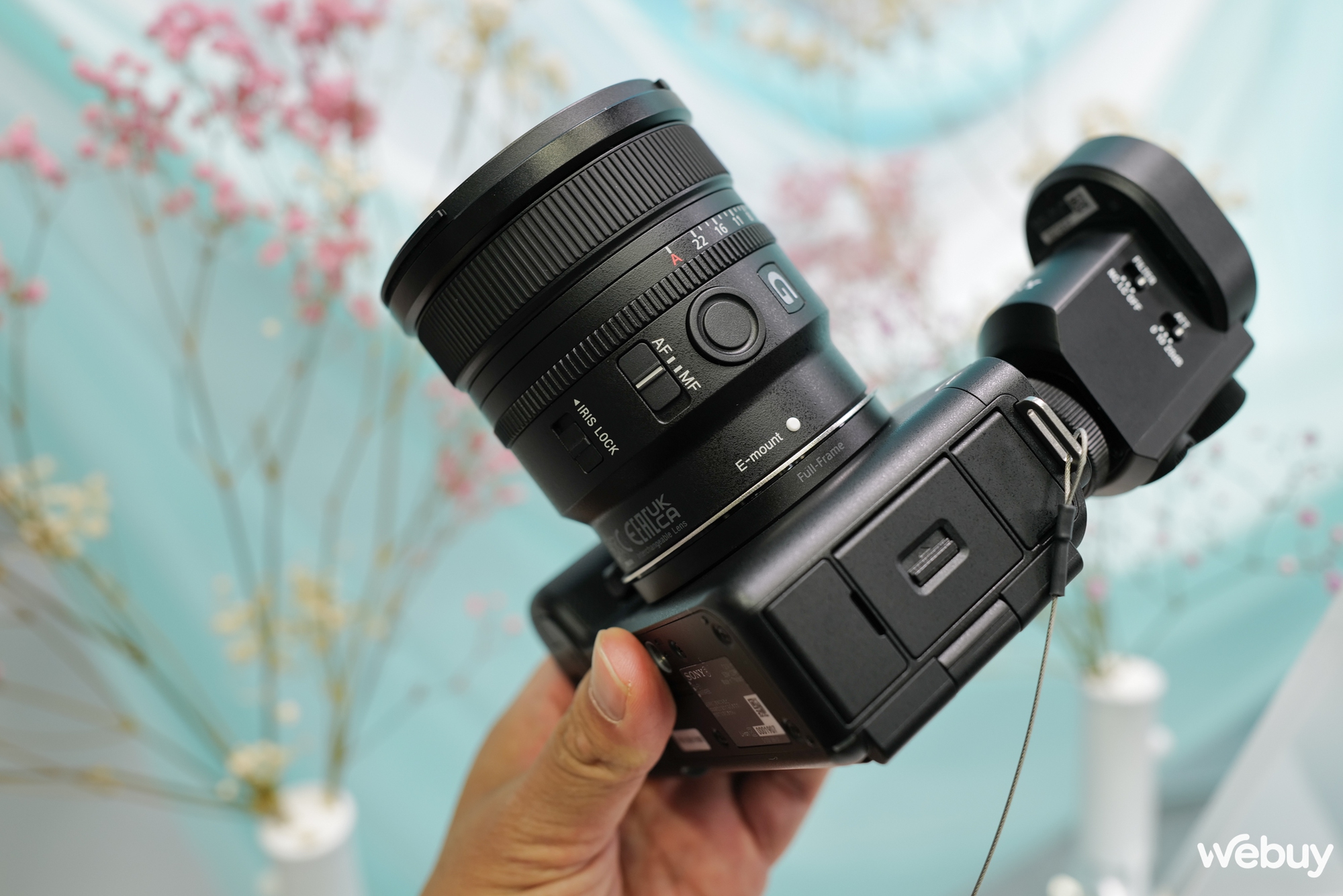 Trên tay ống kính Sony 16mm f/1.8 G: Bất ngờ với kích thước nhỏ và trọng lượng nhẹ- Ảnh 3.