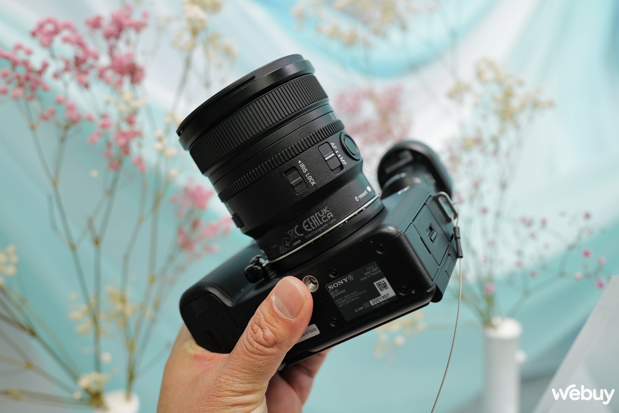 Trên tay ống kính Sony 16mm f/1.8 G: Bất ngờ với kích thước nhỏ và trọng lượng nhẹ- Ảnh 7.