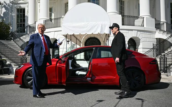 ‘Tẩy chay Tesla là phạm pháp’: Tổng thống Donald Trump ủng hộ Elon Musk, cho biết tỷ phú giàu nhất thế giới đang ‘đánh cược’ 330 tỷ USD tài sản để giúp người dân Mỹ- Ảnh 1.