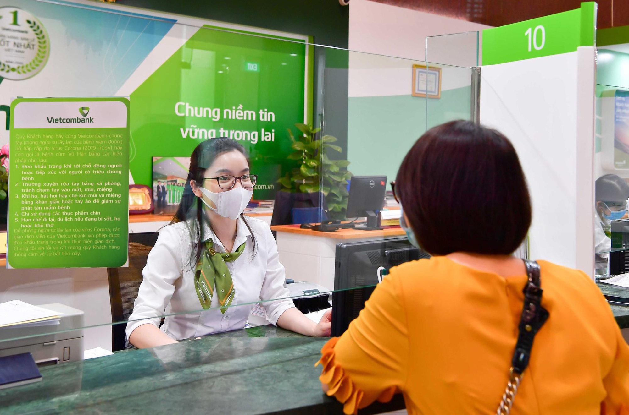 Thông báo mới, người dùng ngân hàng Vietcombank, BIDV lưu ý!- Ảnh 1.