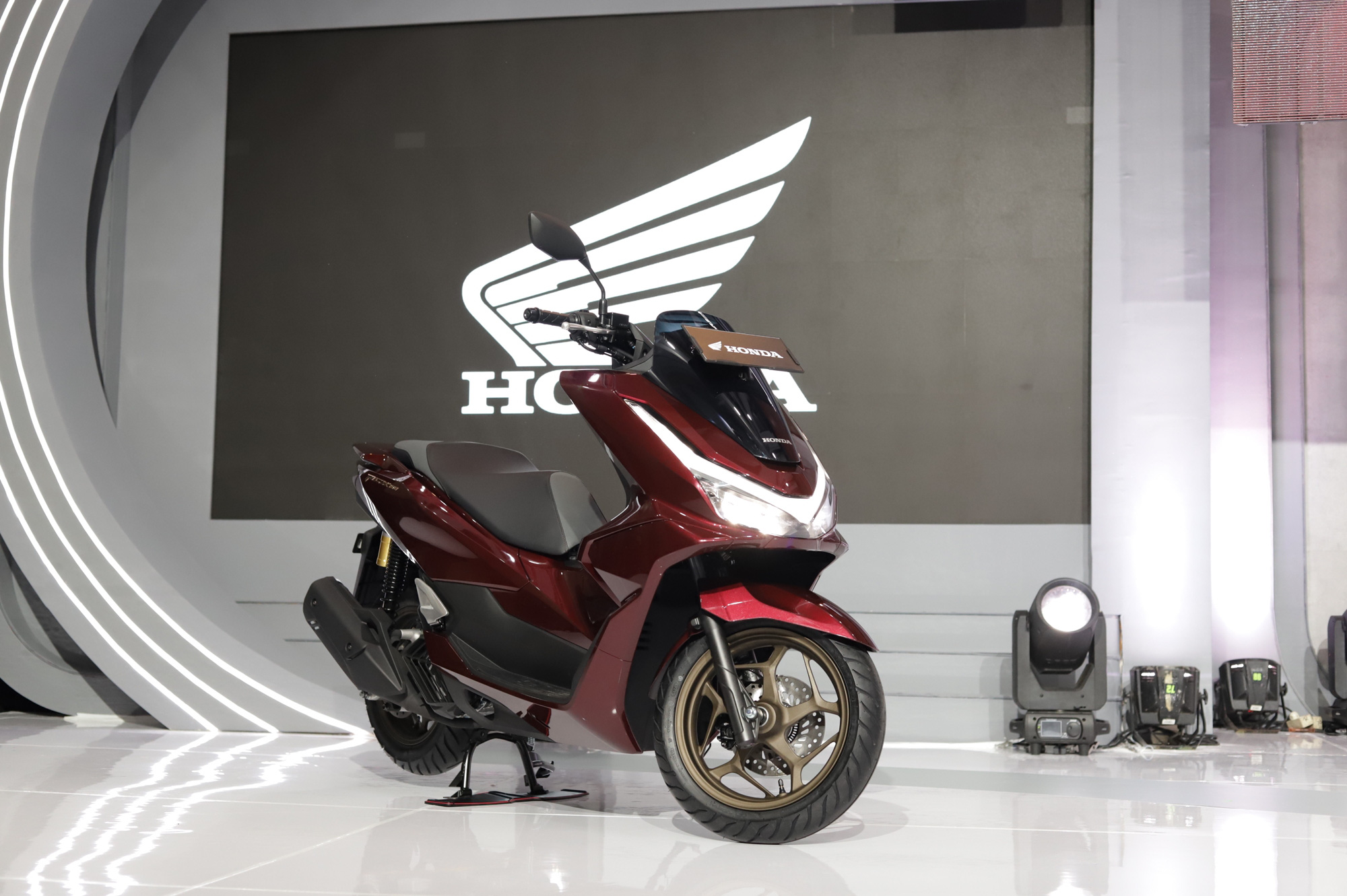 Honda ra mắt xe tay ga xịn không thua kém SH- Ảnh 1. Honda ra mắt xe tay ga xịn không thua kém SH- Ảnh 1.