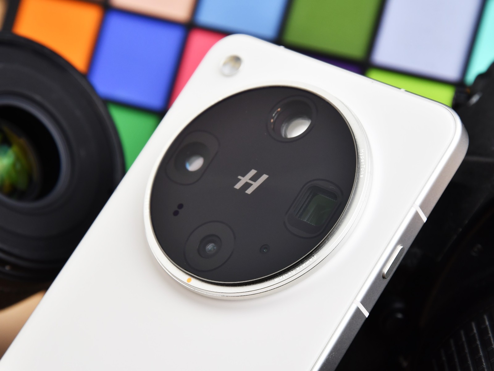 Smartphone này chụp đẹp hơn điện thoại của bạn!- Ảnh 1.