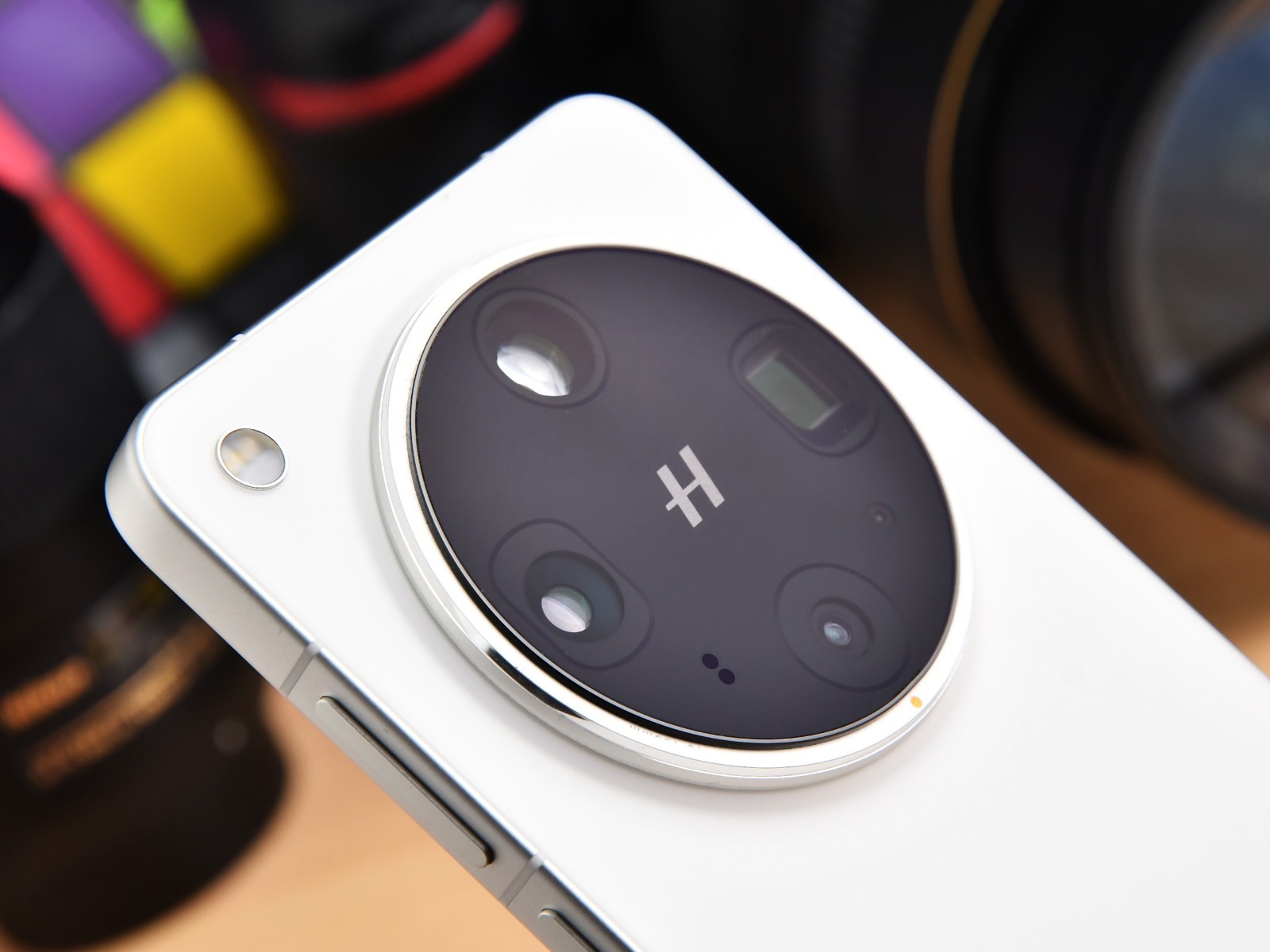 Smartphone này chụp đẹp hơn điện thoại của bạn!- Ảnh 2.