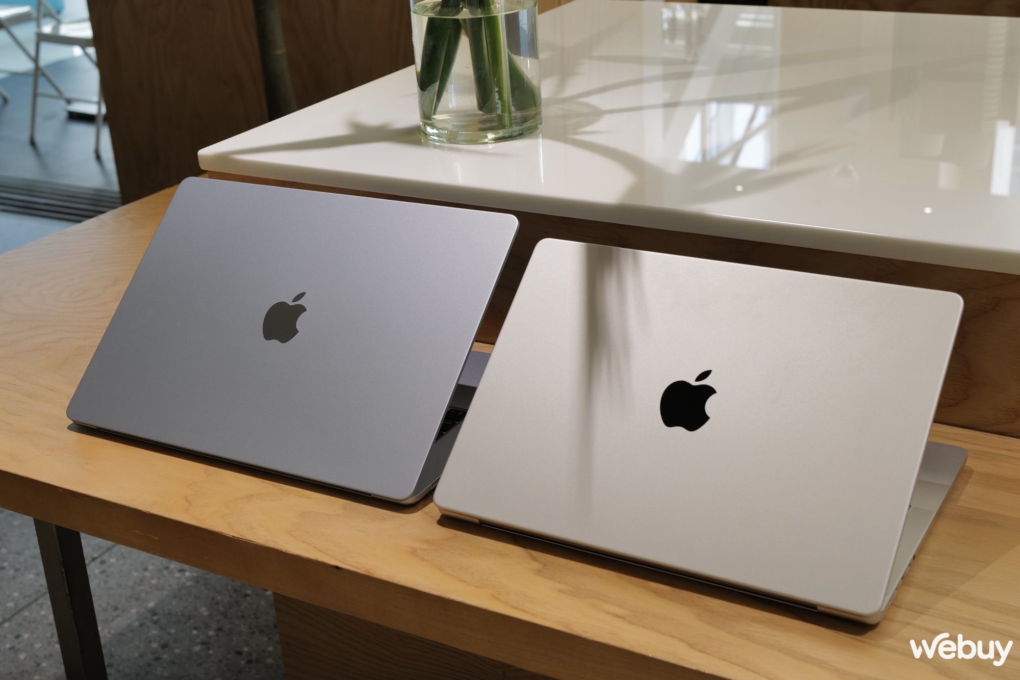 Bí ẩn màu xanh Sky Blue trên MacBook Air M4: Lúc xanh, lúc chuyển sắc xám chẳng khác gì bầu trời- Ảnh 9.