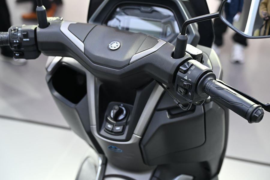 Tái xuất sau gần 10 năm vắng bóng, Yamaha NMAX155 chính thức được ra mắt, nhưng vẫn khó có cửa cạnh tranh tại thị trường Việt!- Ảnh 7.