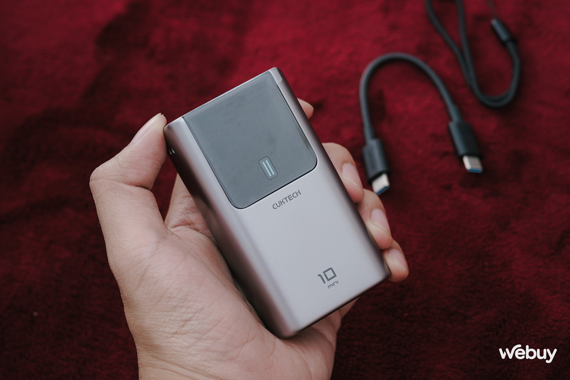 This is the smallest, most genuine backup battery of Xiaomi: The capacity is only 10,000mAh but charging the Macbook, integrating the screen, keychains- Photo 9. This is the smallest, most genuine backup battery of Xiaomi: The capacity is only 10,000mAh but charging the Macbook, integrating the screen, keychains- Photo 9.