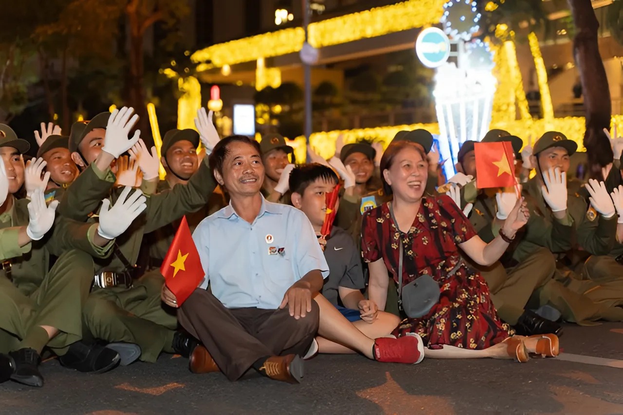 Sôi sục không khí chuẩn bị lễ diễu binh, diễu hành lịch sử 50 năm mới có một lần: 100 triệu dân mong chờ- Ảnh 16. Sôi sục không khí chuẩn bị lễ diễu binh, diễu hành lịch sử 50 năm mới có một lần: 100 triệu dân mong chờ- Ảnh 16.