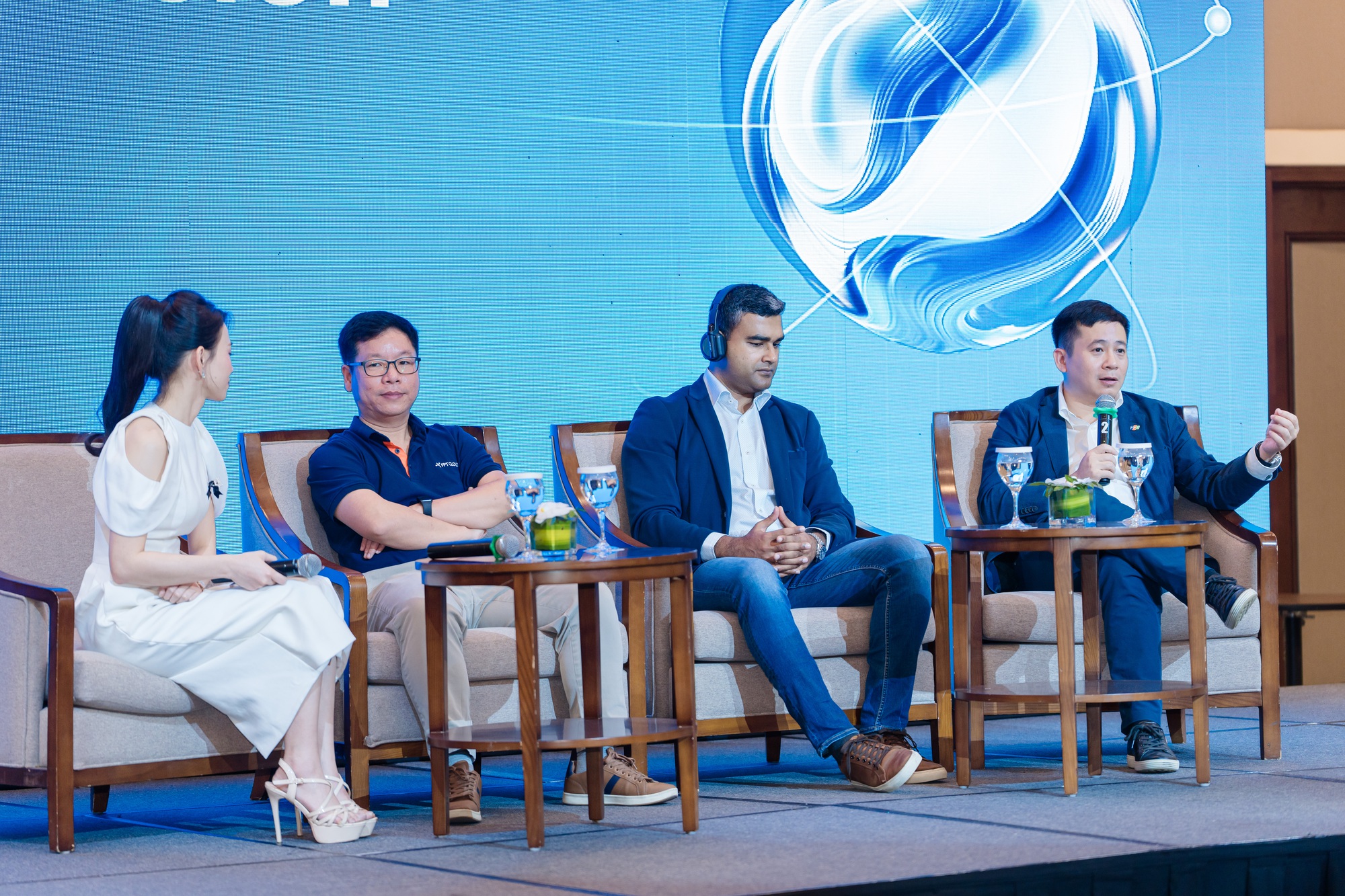FPT ra mắt bộ giải pháp tùy biến mô hình AI trên FPT AI Factory- Ảnh 2. FPT ra mắt bộ giải pháp tùy biến mô hình AI trên FPT AI Factory- Ảnh 2.