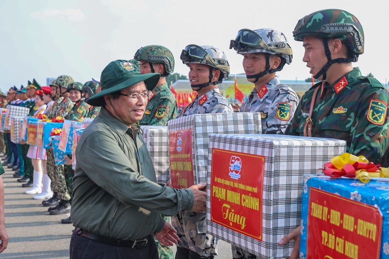 Sôi sục không khí chuẩn bị lễ diễu binh, diễu hành lịch sử 50 năm mới có một lần: 100 triệu dân mong chờ- Ảnh 1. Sôi sục không khí chuẩn bị lễ diễu binh, diễu hành lịch sử 50 năm mới có một lần: 100 triệu dân mong chờ- Ảnh 1.