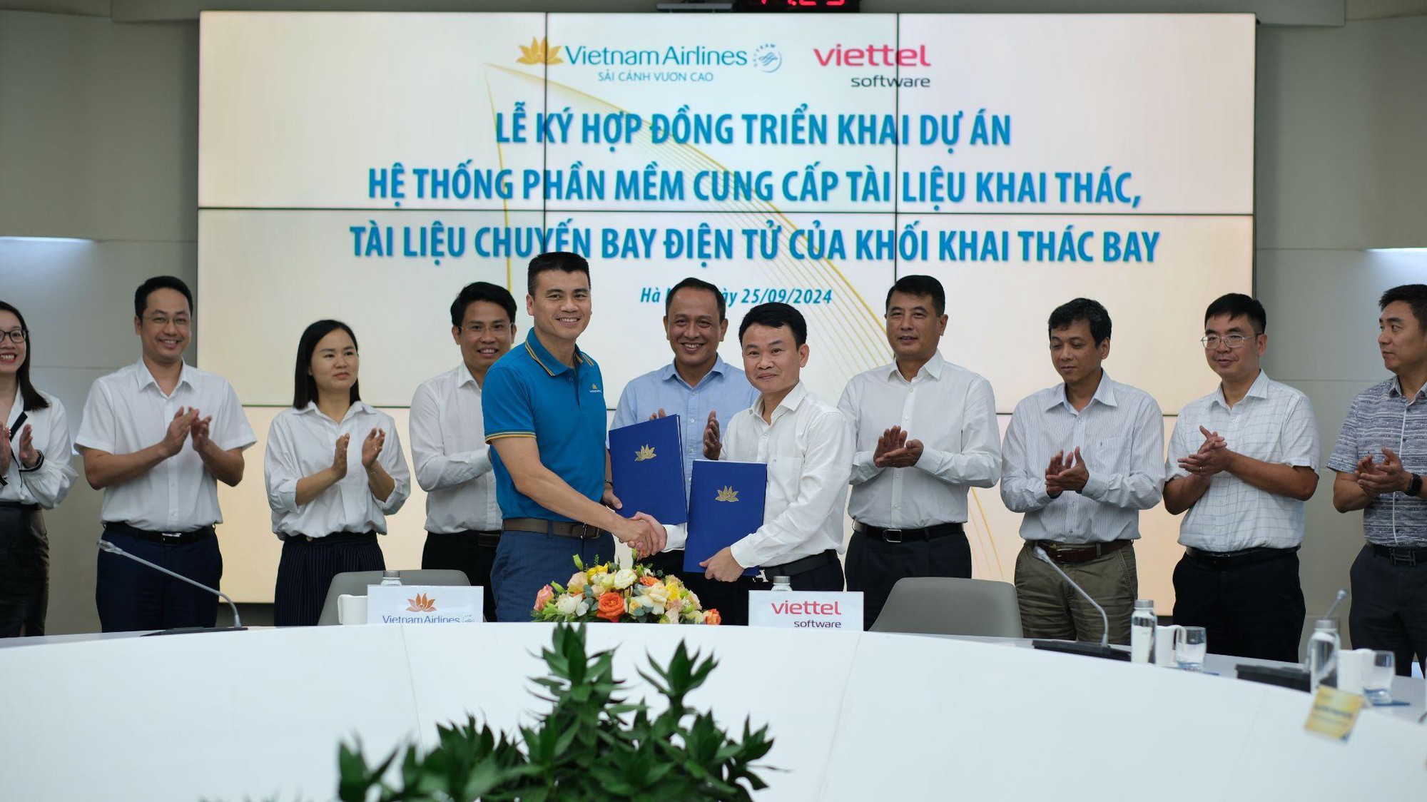 Sổ bay điện tử Viettel SkyBook của Viettel Software được vinh danh 5 sao tại Sao Khuê 2025- Ảnh 2. Sổ bay điện tử Viettel SkyBook của Viettel Software được vinh danh 5 sao tại Sao Khuê 2025- Ảnh 2.