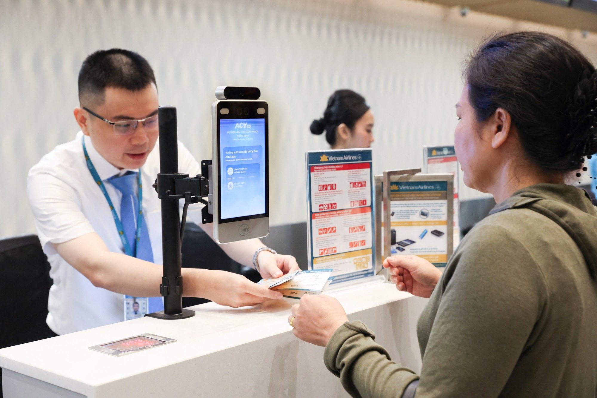 Bên trong Nhà ga hành khách hiện đại nhất Việt Nam, chuyến bay khai trương chính thức cất cánh- Ảnh 7. Bên trong Nhà ga hành khách hiện đại nhất Việt Nam, chuyến bay khai trương chính thức cất cánh- Ảnh 7.
