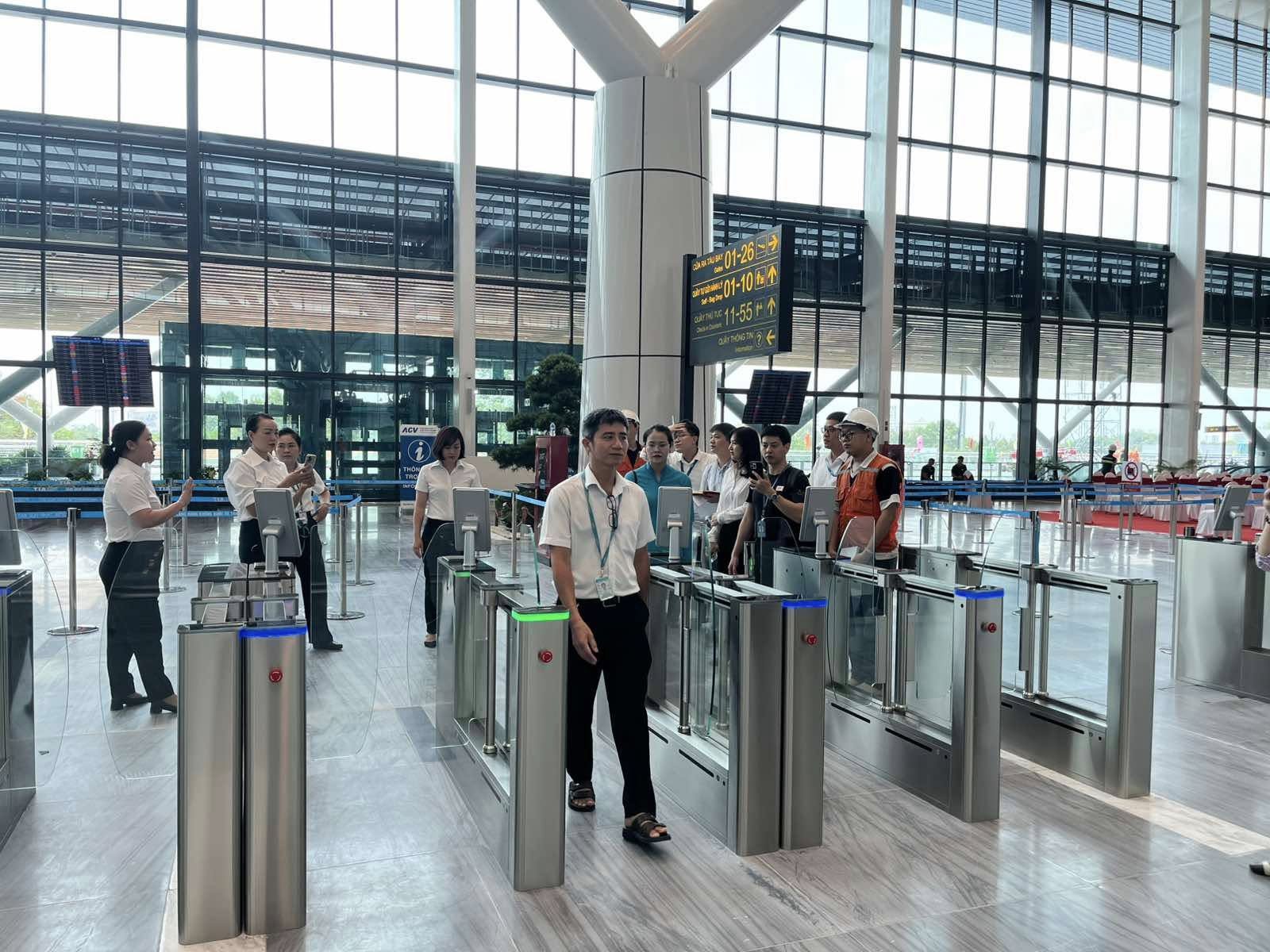 Bên trong Nhà ga hành khách hiện đại nhất Việt Nam, chuyến bay khai trương chính thức cất cánh- Ảnh 5. Bên trong Nhà ga hành khách hiện đại nhất Việt Nam, chuyến bay khai trương chính thức cất cánh- Ảnh 5.