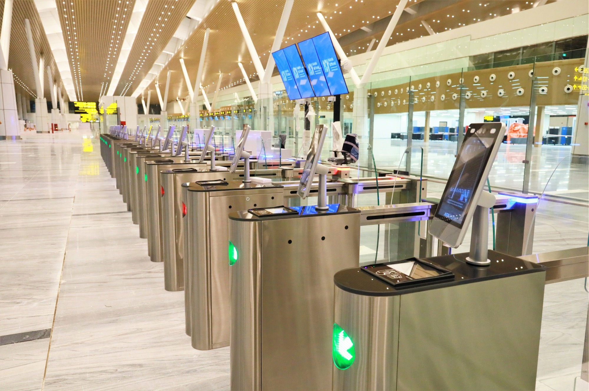Bên trong Nhà ga hành khách hiện đại nhất Việt Nam, chuyến bay khai trương chính thức cất cánh- Ảnh 11. Bên trong Nhà ga hành khách hiện đại nhất Việt Nam, chuyến bay khai trương chính thức cất cánh- Ảnh 11.