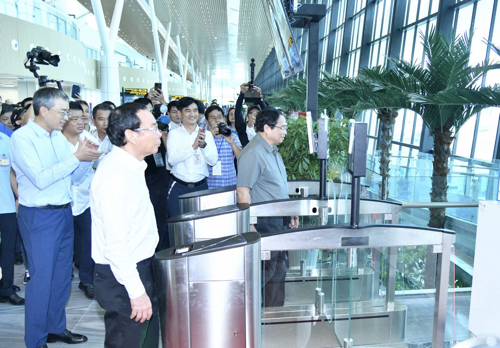 Bên trong Nhà ga hành khách hiện đại nhất Việt Nam, chuyến bay khai trương chính thức cất cánh- Ảnh 3. Bên trong Nhà ga hành khách hiện đại nhất Việt Nam, chuyến bay khai trương chính thức cất cánh- Ảnh 3.