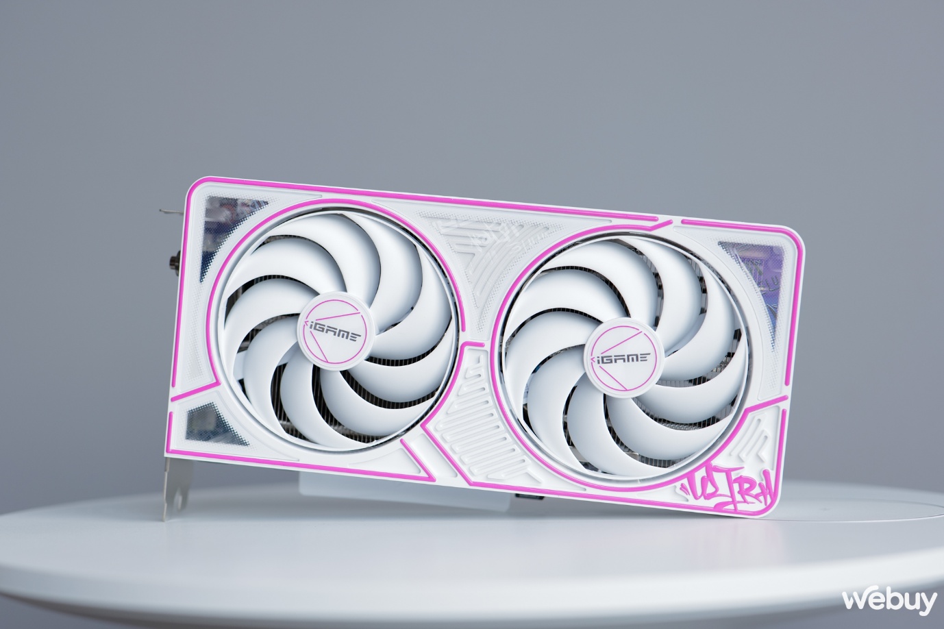 Mở hộp Colorful iGame GeForce RTX 5060 Ti Ultra W DUO OC 16GB-V: Giữ nguyên phong cách hip-hop giống bản 5080 với mức giá nhẹ nhàng hơn- Ảnh 4. Mở hộp Colorful iGame GeForce RTX 5060 Ti Ultra W DUO OC 16GB-V: Giữ nguyên phong cách hip-hop giống bản 5080 với mức giá nhẹ nhàng hơn- Ảnh 4.