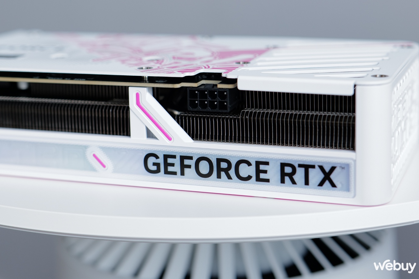 Mở hộp Colorful iGame GeForce RTX 5060 Ti Ultra W DUO OC 16GB-V: Giữ nguyên phong cách hip-hop giống bản 5080 với mức giá nhẹ nhàng hơn- Ảnh 7. Mở hộp Colorful iGame GeForce RTX 5060 Ti Ultra W DUO OC 16GB-V: Giữ nguyên phong cách hip-hop giống bản 5080 với mức giá nhẹ nhàng hơn- Ảnh 7.