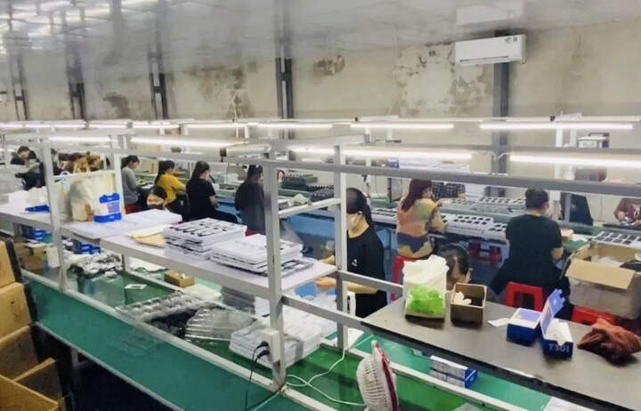 Triệt phá xưởng lắp ráp 12.000 điện thoại Tecno lậu ở Lạng Sơn- Ảnh 2. Triệt phá xưởng lắp ráp 12.000 điện thoại Tecno lậu ở Lạng Sơn- Ảnh 2.
