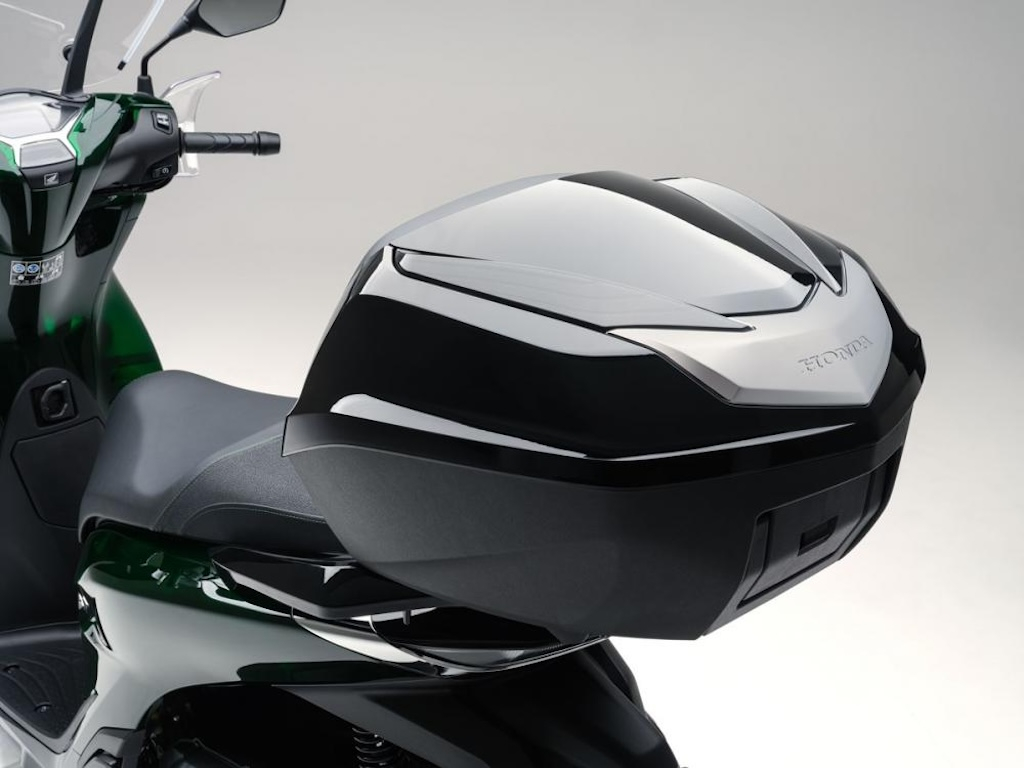 Xe tay ga đặc biệt của Honda nhận ưu đãi cực mạnh: Mua xe tặng bộ quà ngang giá một chiếc Vision- Ảnh 3.