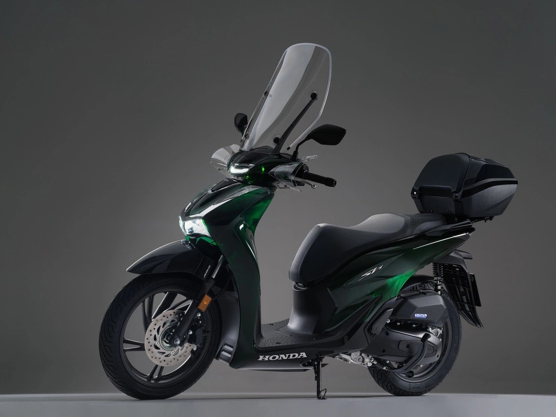 Xe tay ga đặc biệt của Honda nhận ưu đãi cực mạnh: Mua xe tặng bộ quà ngang giá một chiếc Vision- Ảnh 1.