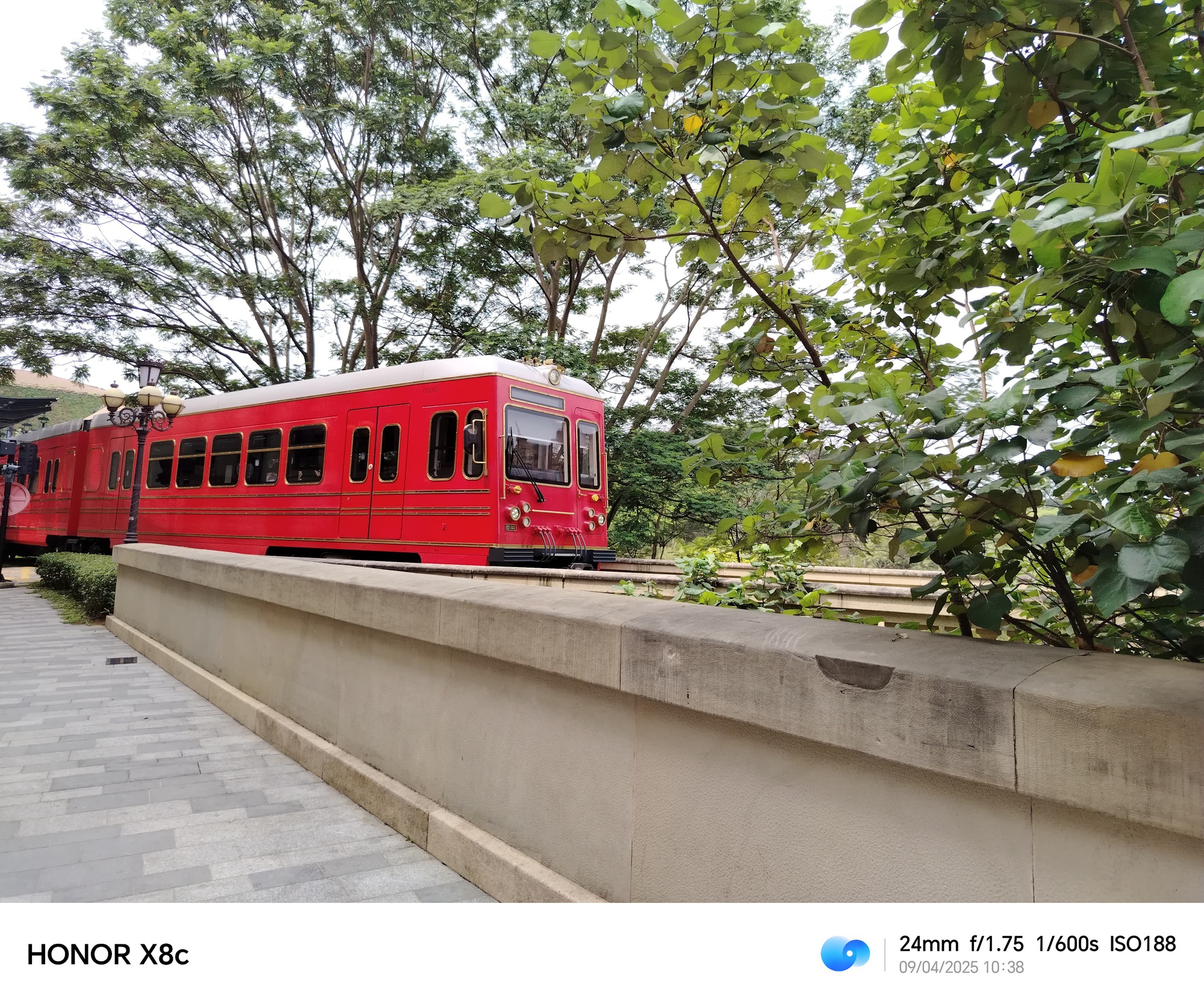 Đánh giá nhanh camera của Honor X8C: Điện thoại tầm trung dưới 8 triệu chụp có ra gì?- Ảnh 8. Đánh giá nhanh camera của Honor X8C: Điện thoại tầm trung dưới 8 triệu chụp có ra gì?- Ảnh 8.
