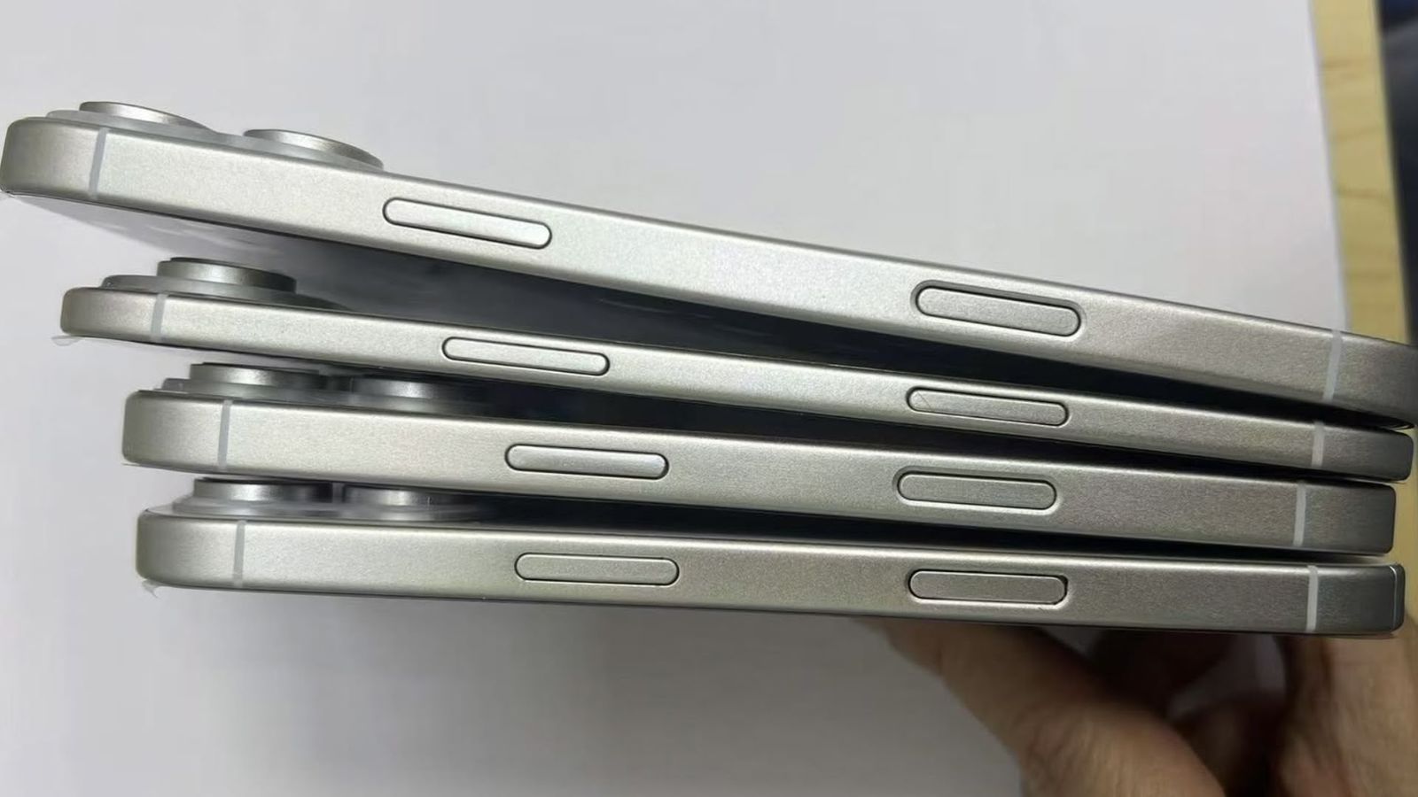 iPhone 17 Air mỏng đến mức gần bằng… nút bấm- Ảnh 1.
