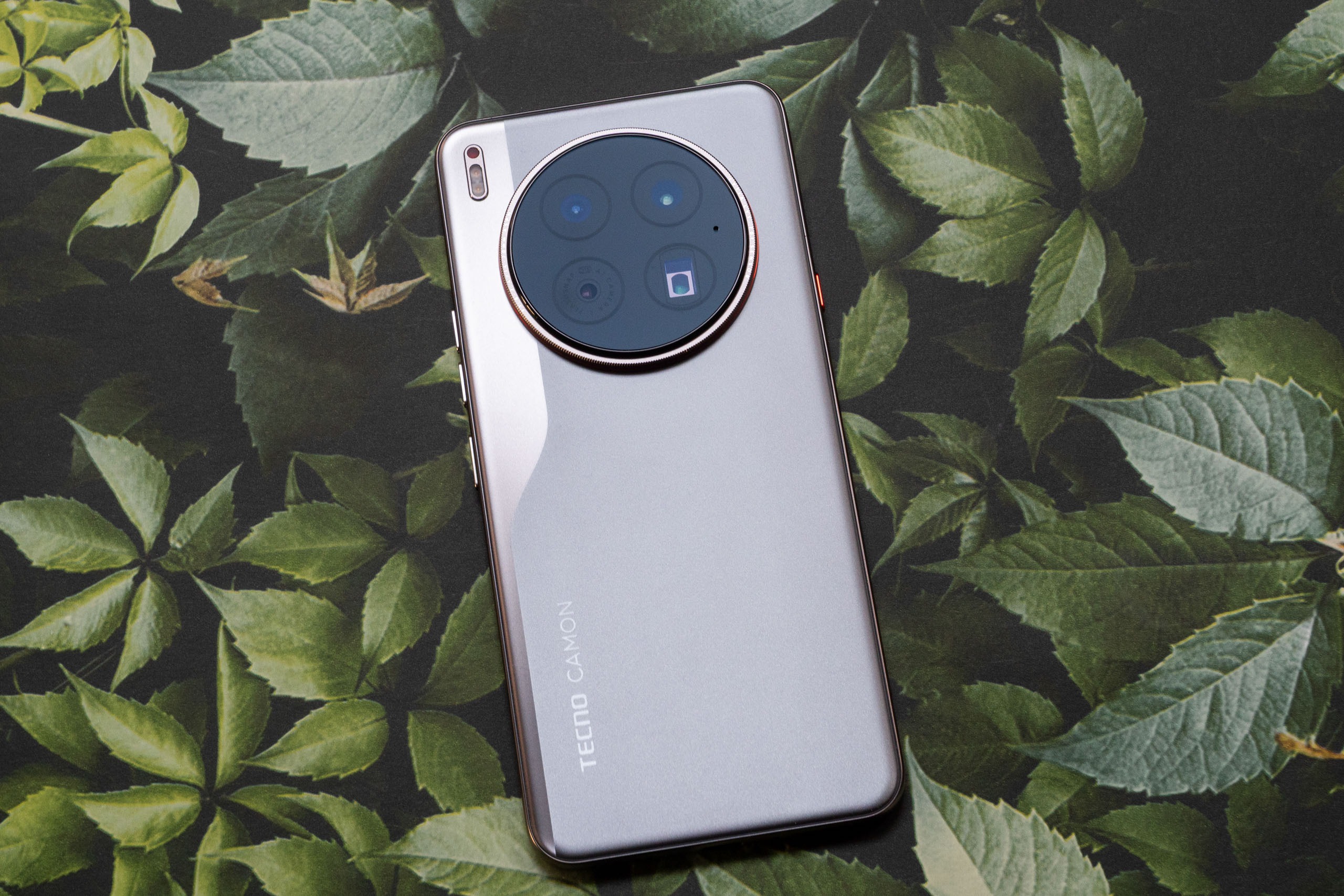Tecno Camon 40 hóa ra có thêm một Tecno Camon 40 hóa ra có thêm một