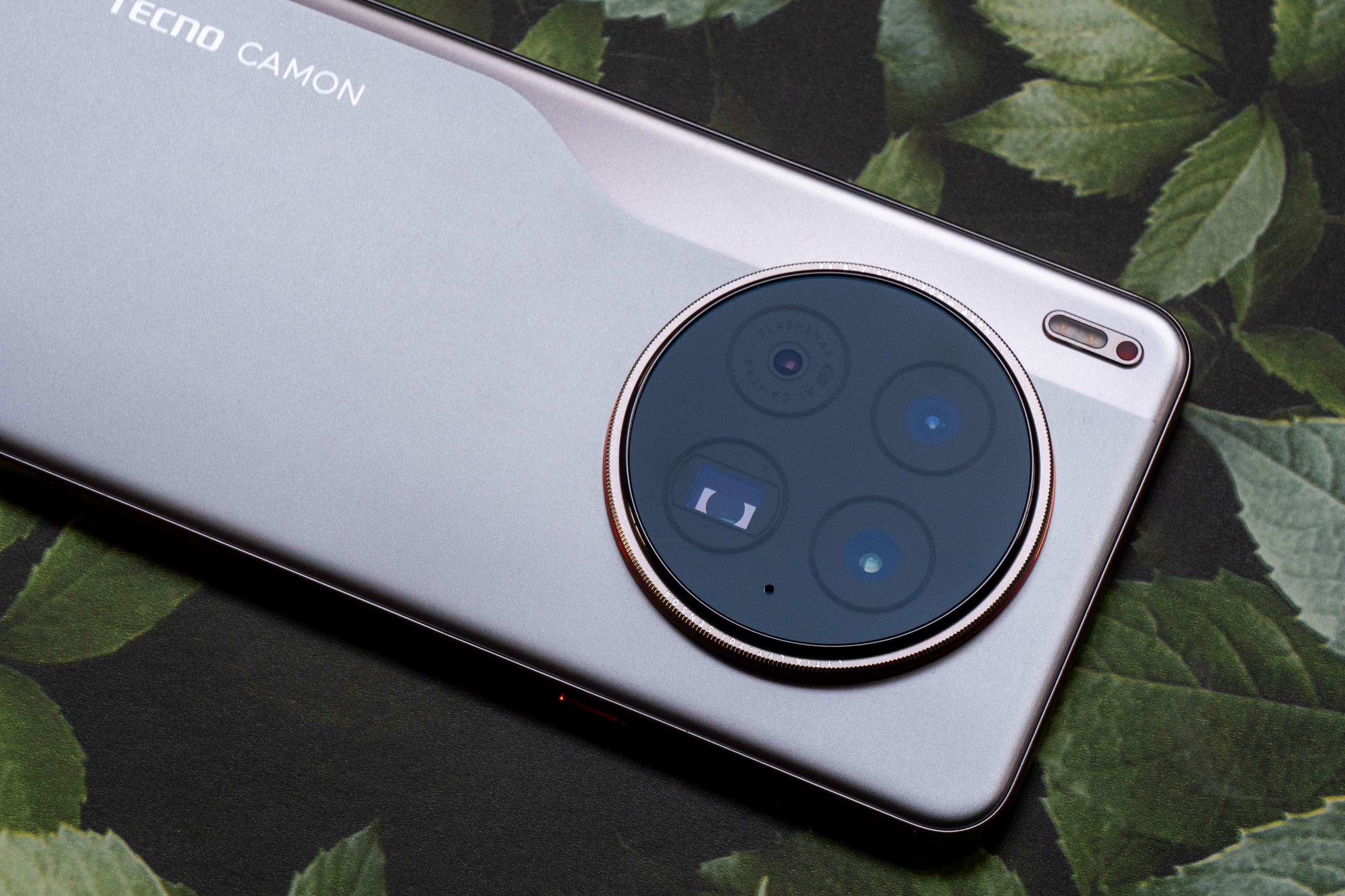 Tecno Camon 40 hóa ra có thêm một Tecno Camon 40 hóa ra có thêm một