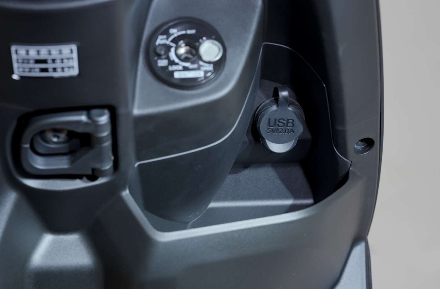 Cận cảnh màu sắc mới của Yamaha Cygnus Gryphus 2025: Lựa chọn mới cho tín đồ tay ga thể thao- Ảnh 10. Cận cảnh màu sắc mới của Yamaha Cygnus Gryphus 2025: Lựa chọn mới cho tín đồ tay ga thể thao- Ảnh 10.