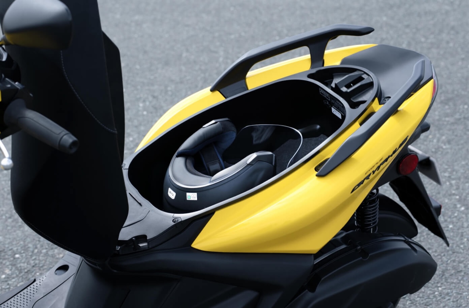 Cận cảnh màu sắc mới của Yamaha Cygnus Gryphus 2025: Lựa chọn mới cho tín đồ tay ga thể thao- Ảnh 9. Cận cảnh màu sắc mới của Yamaha Cygnus Gryphus 2025: Lựa chọn mới cho tín đồ tay ga thể thao- Ảnh 9.