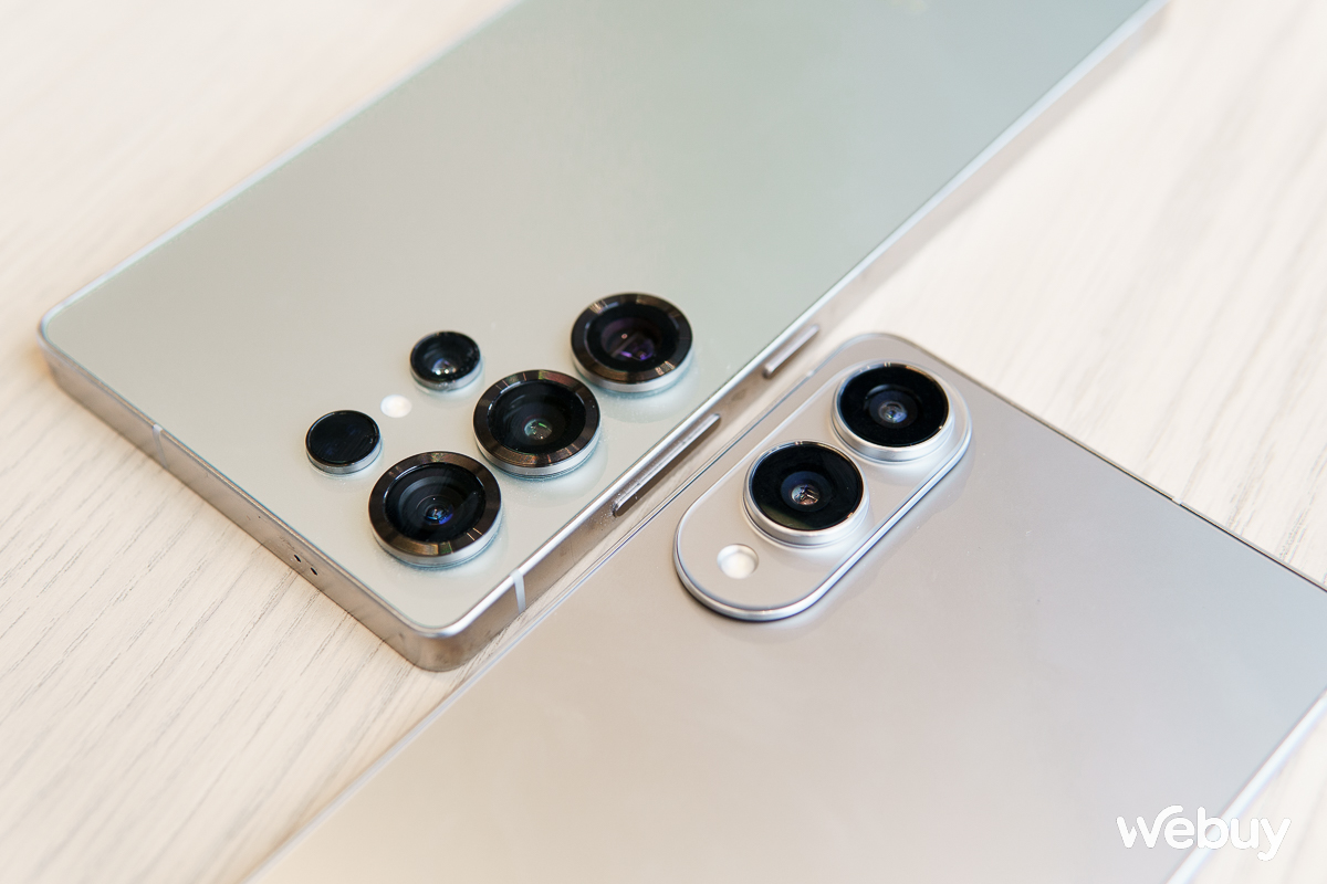 Đặt Galaxy S25 Edge cạnh Galaxy S25 Ultra: Ngoài Đặt Galaxy S25 Edge cạnh Galaxy S25 Ultra: Ngoài