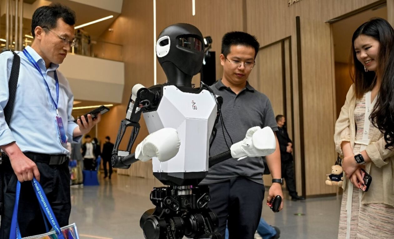 Thế giới 'bán' giấc mộng robot hình người: Sản xuất bất chấp dù 7 năm mới hoàn vốn, có công ty nhắm làm 12.000 mẫu/năm- Ảnh 4. Thế giới 'bán' giấc mộng robot hình người: Sản xuất bất chấp dù 7 năm mới hoàn vốn, có công ty nhắm làm 12.000 mẫu/năm- Ảnh 4.