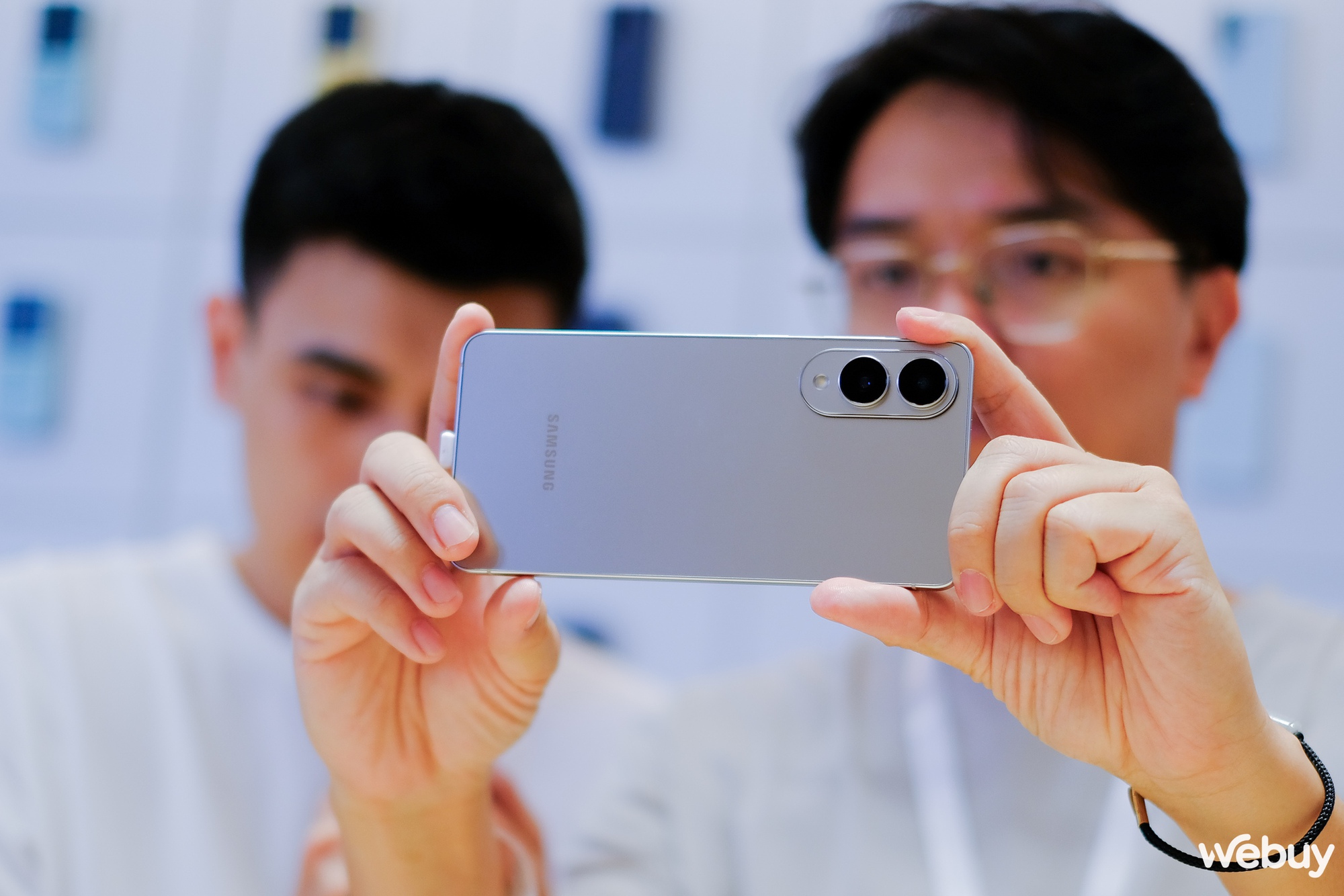 Galaxy S25 Edge - Từ chiếc máy bí ẩn đến trải nghiệm thực tế: Đây là những gì reviewer công nghệ nói- Ảnh 8.