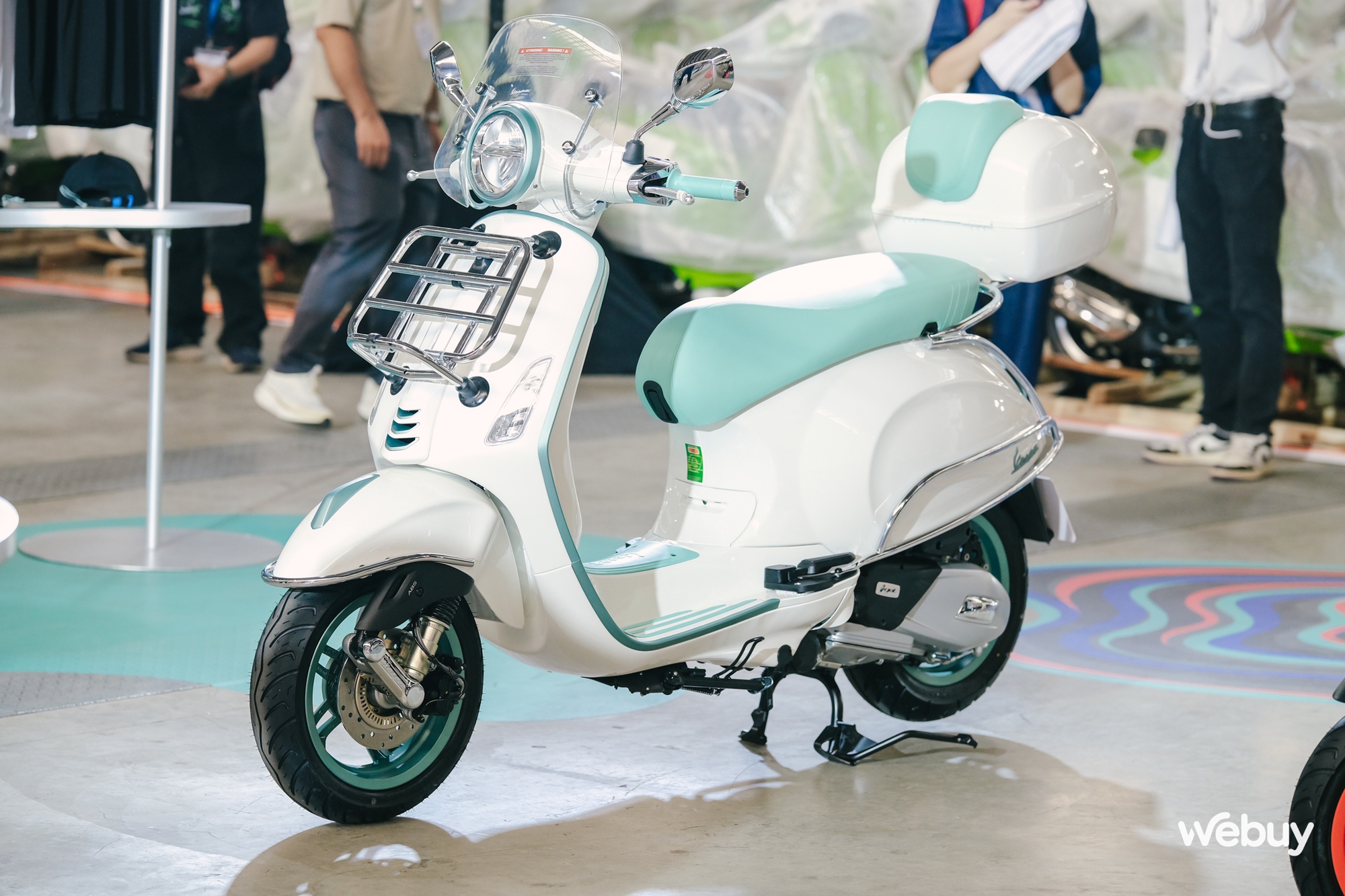 Vespa Primavera & Sprint 2025 chính thức ra mắt tại Việt Nam: Di sản gần 80 năm kết hợp với công nghệ đỉnh cao, chuẩn Vibe Gen Z!- Ảnh 4.