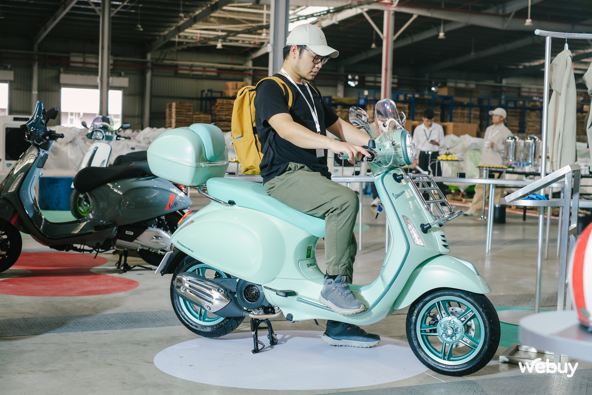 Vespa Primavera & Sprint 2025 chính thức ra mắt tại Việt Nam: Di sản gần 80 năm kết hợp với công nghệ đỉnh cao, chuẩn Vibe Gen Z!- Ảnh 2.