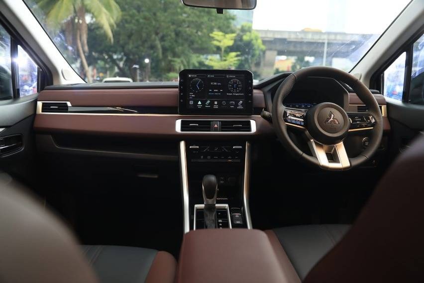 Mitsubishi Xpander 2025 ra mắt: Lưới tản nhiệt mới, màn hình to hơn, thêm túi khí, có camera 360, giá quy đổi khiến người Việt ao ước- Ảnh 6. Mitsubishi Xpander 2025 ra mắt: Lưới tản nhiệt mới, màn hình to hơn, thêm túi khí, có camera 360, giá quy đổi khiến người Việt ao ước- Ảnh 6.