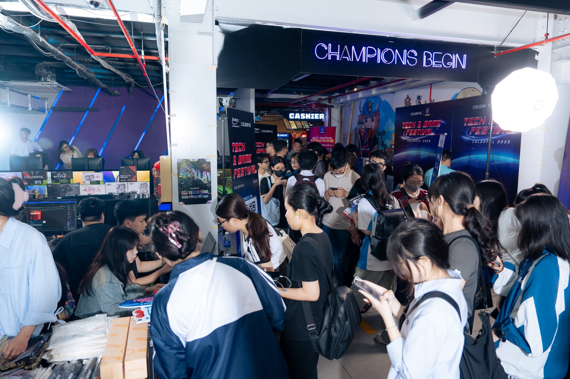 Tech&Game Festival Colorful 2025: Bước vào “Cổng dịch chuyển số” giữa lòng Hà Nội- Ảnh 1. Tech&Game Festival Colorful 2025: Bước vào “Cổng dịch chuyển số” giữa lòng Hà Nội- Ảnh 1.
