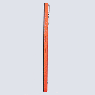 Điện thoại lạ mặt lưng hở cả ốc vít, hàng xách tay cũng được săn đón vì có NFC, quét và dùng VNeID thoải mái- Ảnh 1. Điện thoại lạ mặt lưng hở cả ốc vít, hàng xách tay cũng được săn đón vì có NFC, quét và dùng VNeID thoải mái- Ảnh 1.