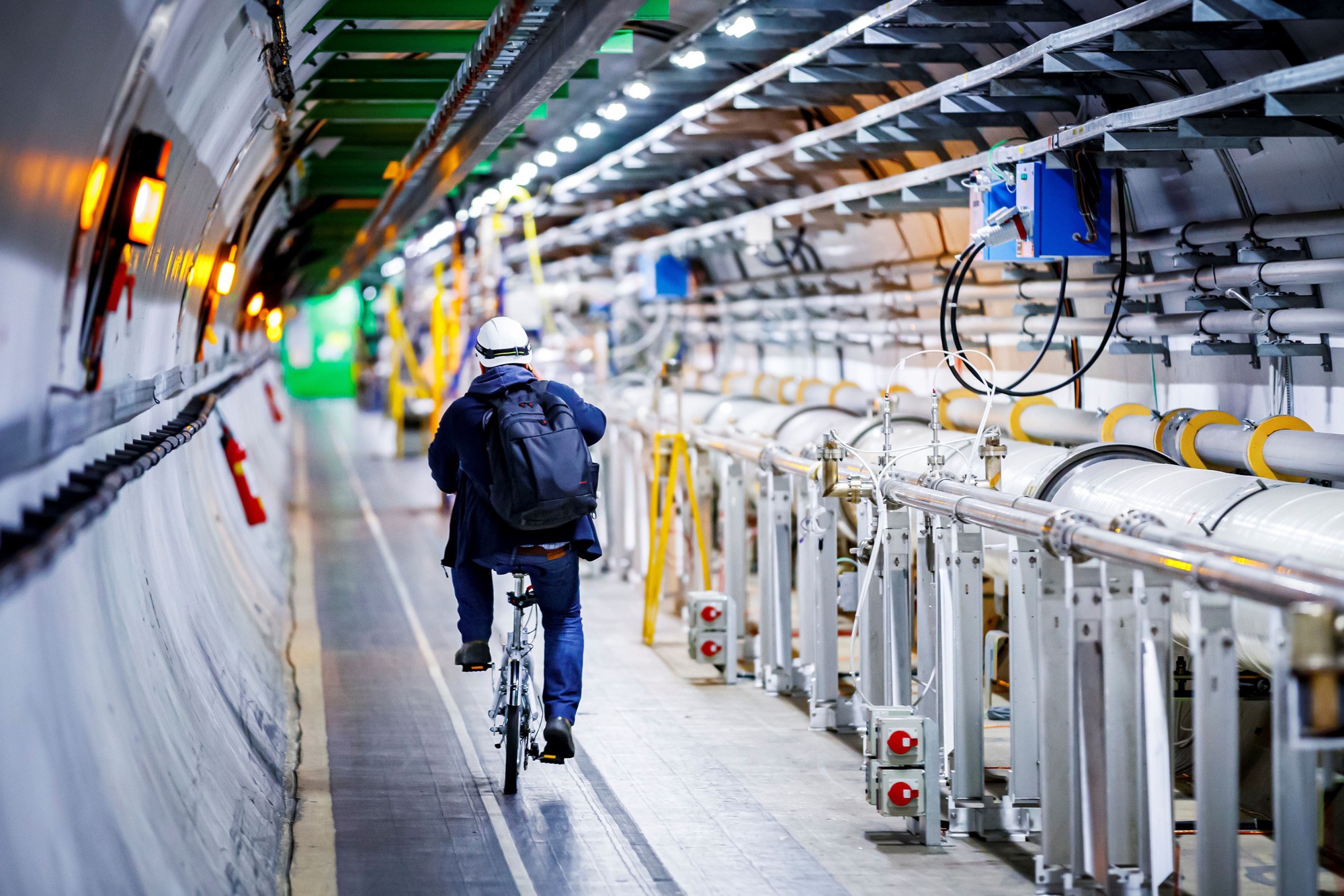 'Giả kim thuật' là điều hoàn toàn có thực: Các nhà vật lý tại CERN đã có thể biến chì thành vàng- Ảnh 5. 'Giả kim thuật' là điều hoàn toàn có thực: Các nhà vật lý tại CERN đã có thể biến chì thành vàng- Ảnh 5.