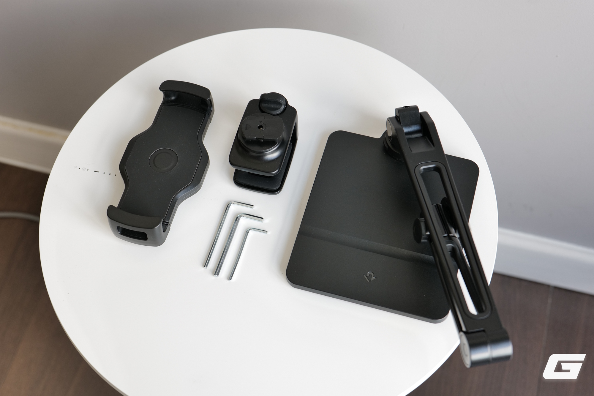 Đây là Twelve South HoverBar Duo: Một lần xuống tiền để có combo giá đỡ iPad để bàn lẫn kẹp treo kệ, có đáng tiền?- Ảnh 2. Đây là Twelve South HoverBar Duo: Một lần xuống tiền để có combo giá đỡ iPad để bàn lẫn kẹp treo kệ, có đáng tiền?- Ảnh 2.
