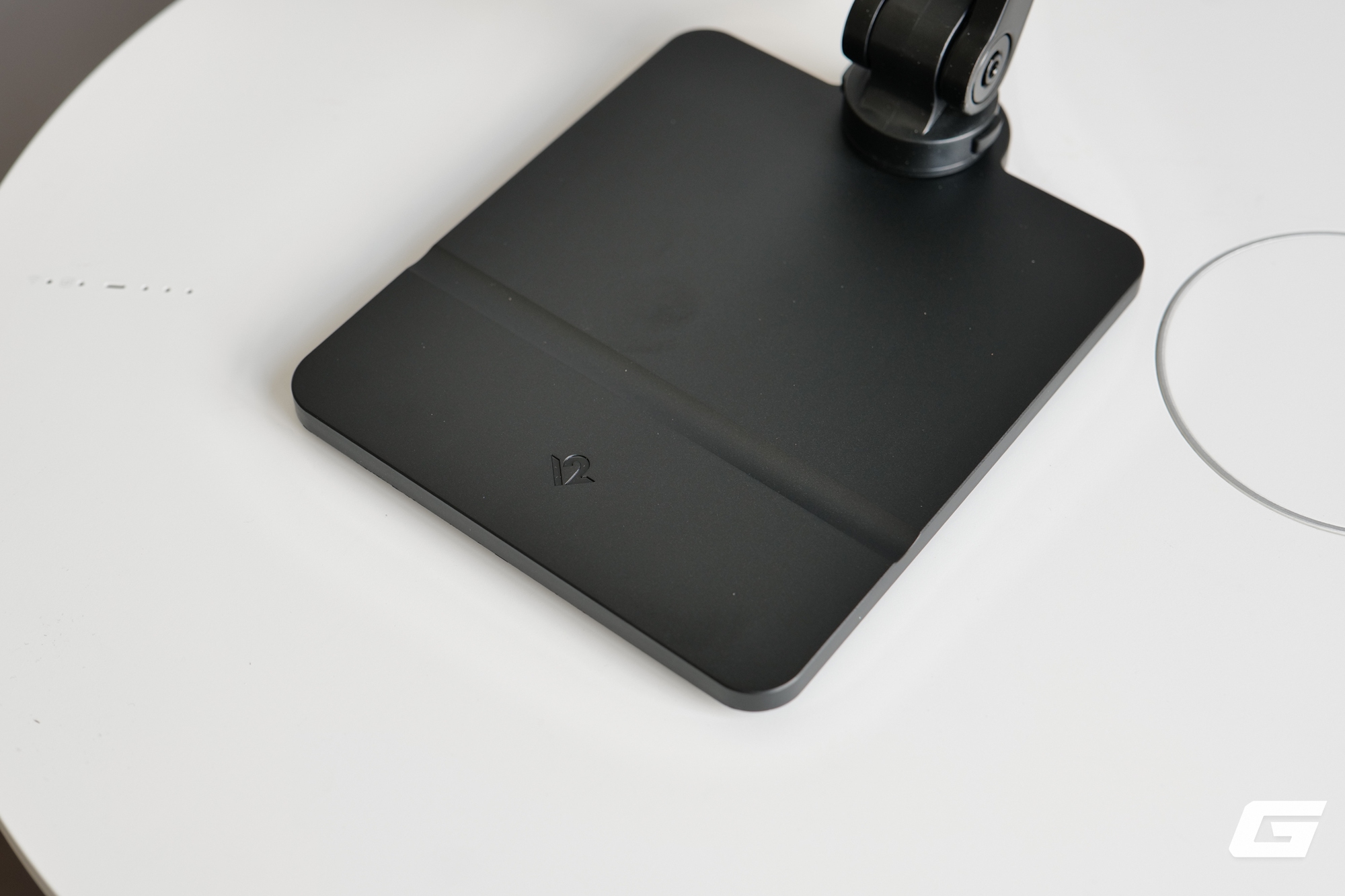 Đây là Twelve South HoverBar Duo: Một lần xuống tiền để có combo giá đỡ iPad để bàn lẫn kẹp treo kệ, có đáng tiền?- Ảnh 3. Đây là Twelve South HoverBar Duo: Một lần xuống tiền để có combo giá đỡ iPad để bàn lẫn kẹp treo kệ, có đáng tiền?- Ảnh 3.