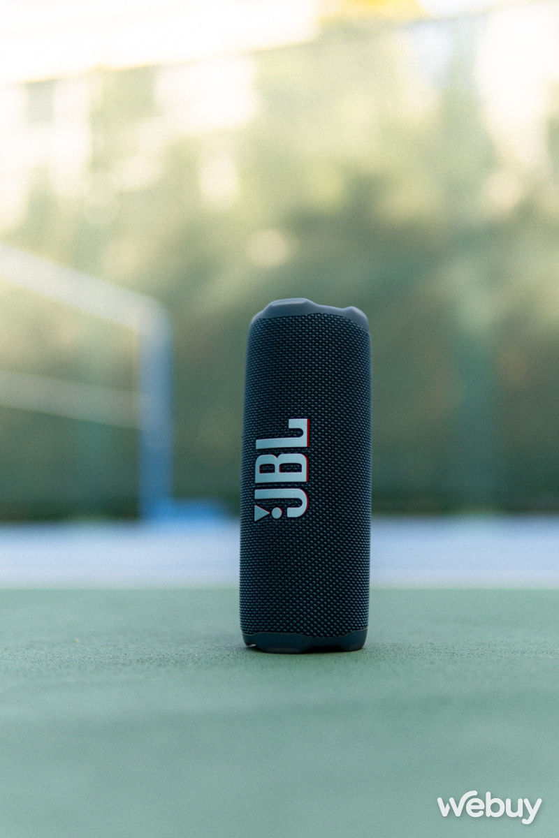 Dùng thử JBL Flip 7 và Charge 6: Âm thanh tùy biến sâu, pin “trâu” hơn, thêm AuraCast, chống nước/rơi vỡ, phát nhạc lossless, giá từ 3.59 triệu- Ảnh 2. Dùng thử JBL Flip 7 và Charge 6: Âm thanh tùy biến sâu, pin “trâu” hơn, thêm AuraCast, chống nước/rơi vỡ, phát nhạc lossless, giá từ 3.59 triệu- Ảnh 2.