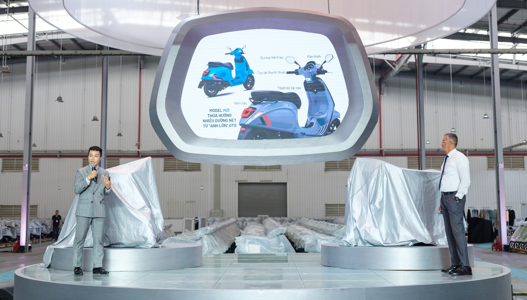 Ghé thăm nhà máy Piaggio top đầu thế giới, trải nghiệm xe: Vespa Primavera êm ái cho phái nữ, Sprint bốc mạnh cho người mê thể thao- Ảnh 1. Ghé thăm nhà máy Piaggio top đầu thế giới, trải nghiệm xe: Vespa Primavera êm ái cho phái nữ, Sprint bốc mạnh cho người mê thể thao- Ảnh 1.